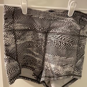 Lululemon In Movement High Rise Short 2.5”